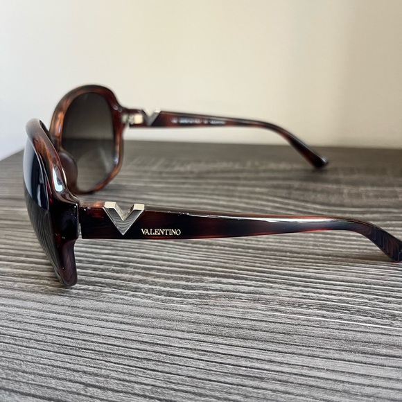 Valentino Women\'s Dark Brown Tortoise Sunglasses main image 8
